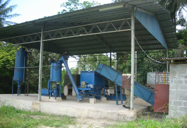 Machine de traitement de l'huile de palme